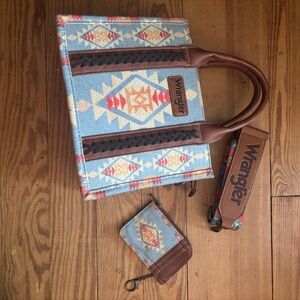 Wrangler Aztec Blue and Brown Tote Set